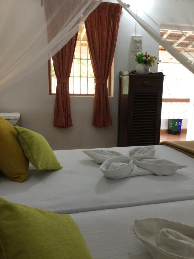 Anthy'S Guesthouse And Restaurant 베나울림 외부 사진